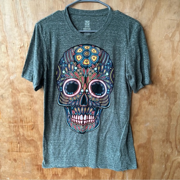 Larva Sugar Skull Colorful Short Sleeve Heather Gray Crew Neck Tee - Picture 9 of 9